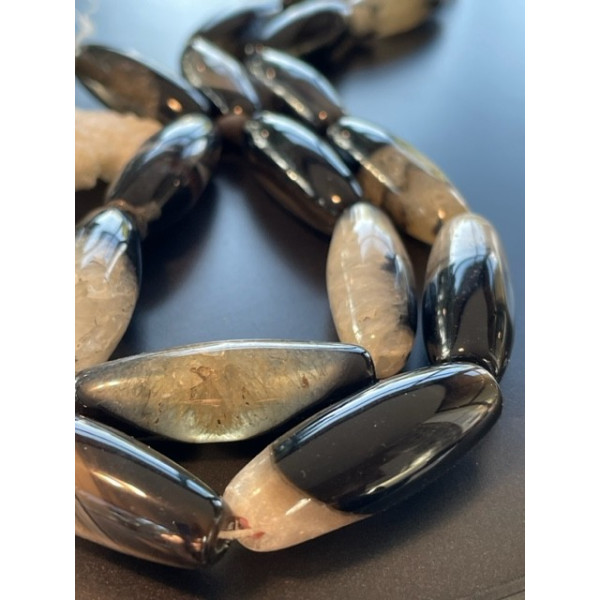 Perle Oblong , Agate du Brésil Veinée 38 par 15mm, coloris Marron/Noir