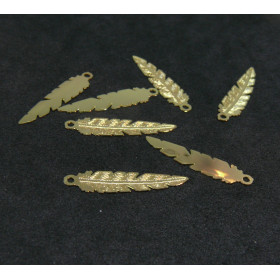 Estampes, pendentifs filigrane Plumes 17 par 4mm,  laiton finition Doré