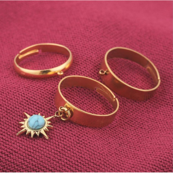 Bague largeur 5mm avec anneau pour y accrocher une breloque Acier Inoxydable finition Doré