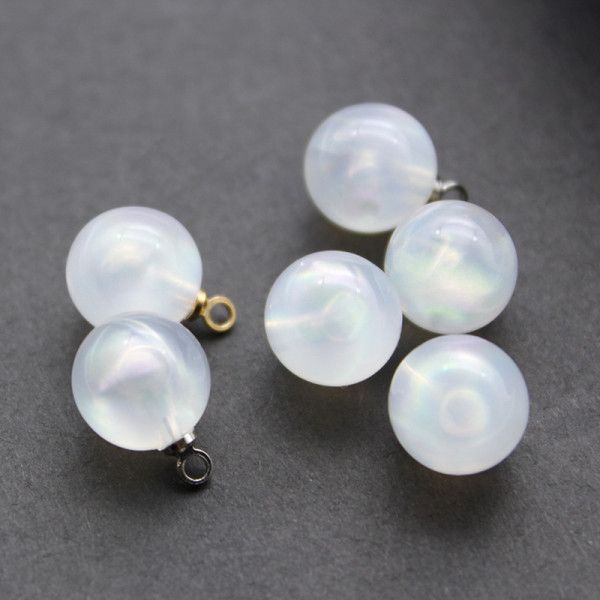 Pendentifs Rond 8 mm, Opale synthétique métal finition Doré