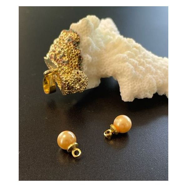 Pendentifs Rond 6 mm Nacre Ivoire métal finition Doré