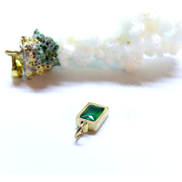 Pendentif  forme Rectangle avec Zirconium Vert 13 par 6mm Acier Inoxydable 304 finition Doré