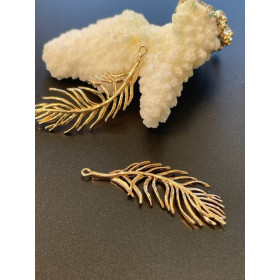 Pendentif Plume 38mm,  Laiton, finition Doré à l'or fin 14K