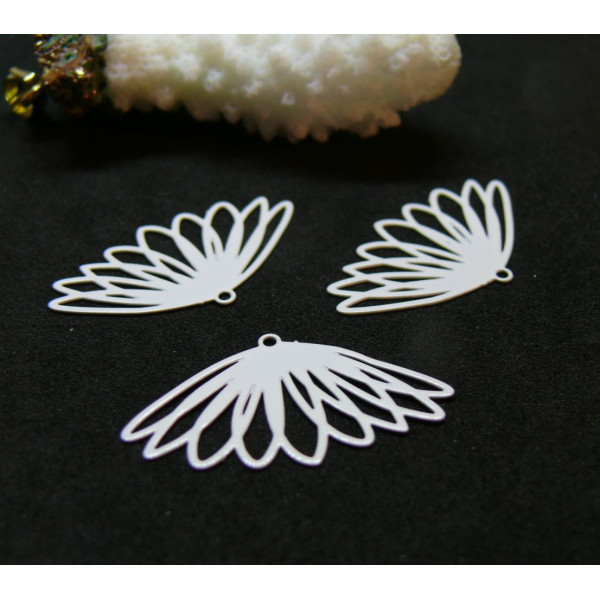 Estampes, pendentifs, Fleur 28 mm, métal coloris Blanc