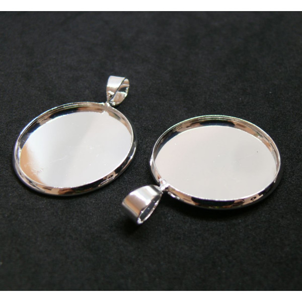 BN1124024 – Lot de 2 ou 10 Supports de pendentif 25mm Attache Triangle – Laiton Argent Vif