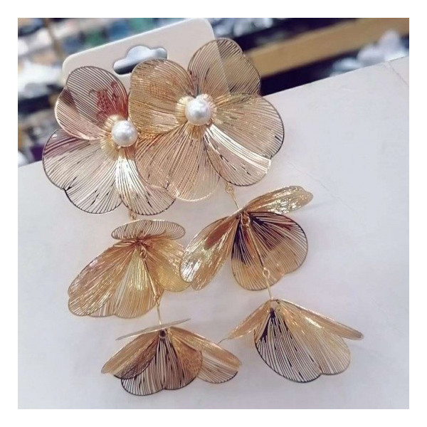 Estampes, pendentif filigrane Pétales 50 par 28mm, métal finition Doré