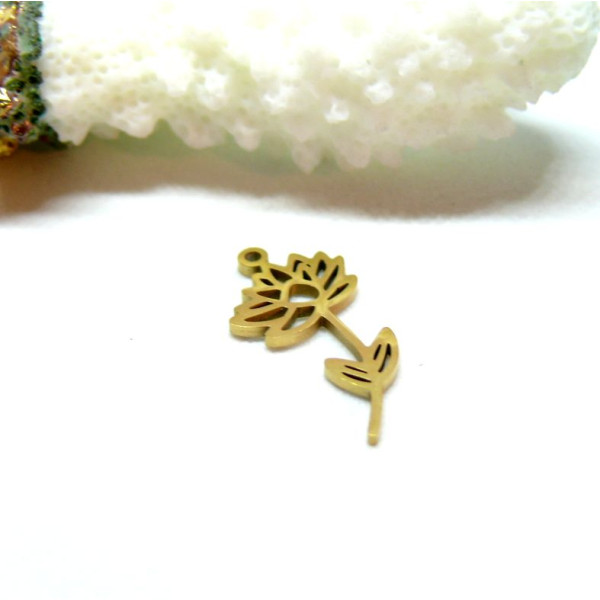 Pendentif Fleur sur tige 20 mm, symbole mois de Juillet, Acier Inoxydable 304 finition Doré