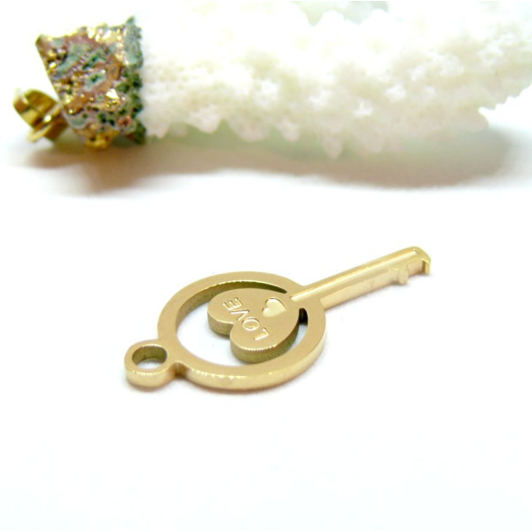Pendentif Clé avec Coeur, Love 28mm, Acier Inoxydable 316L, finition Doré à l'or fin 18K, Placage IONIQUE