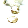 Pendentif Médaillon avec feuille en résine émaillé coloris Blanc, Acier Inoxydable 304, finition Doré 14K, PVD