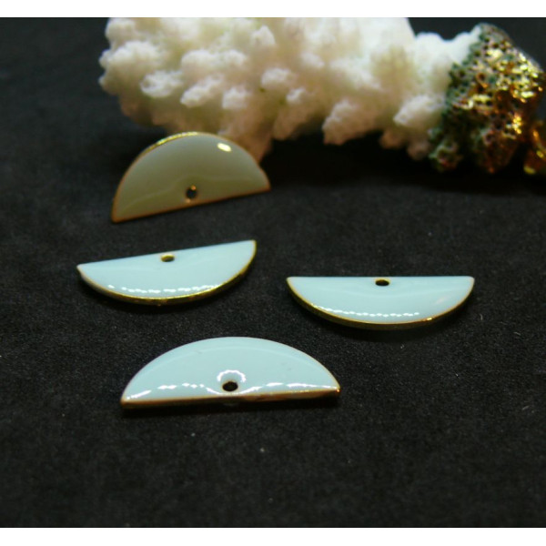 sequins médaillons résine style émaillés Biface Demi Cercle Bleu Pastel 18 par 8mm sur une base en métal dore