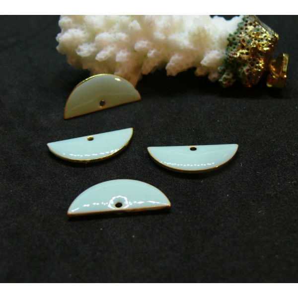 sequins médaillons résine style émaillés Biface Demi Cercle Bleu Pastel 18 par 8mm sur une base en métal dore