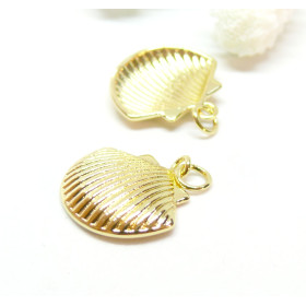 Pendentif  avec anneau Coquille Saint Jacques 19mm, laiton finition Doré  à l'or fin 18