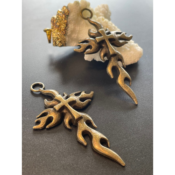 Pendentifs Croix de feu, laiton finition Bronze