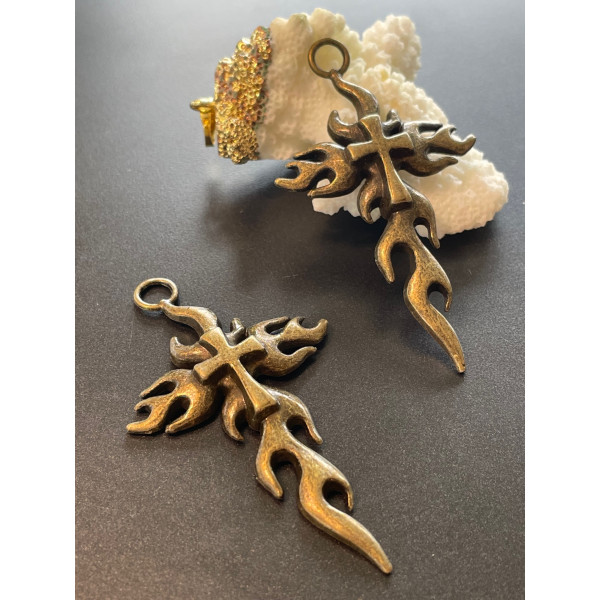 Pendentifs Croix de feu, laiton finition Bronze