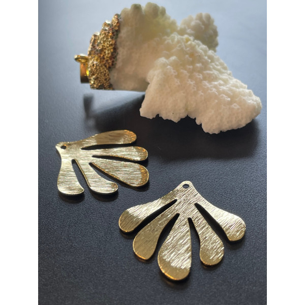 Pendentifs  texturés forme Feuille 31mm, Laiton finition Doré à l'or fin 24K