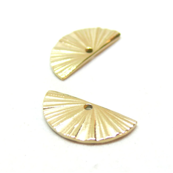 Pendentif forme Géométrique, Eventail texturé 25mm, Acier Inoxydable 304 finition Doré à l'or fin 24K, placage IONIQUE