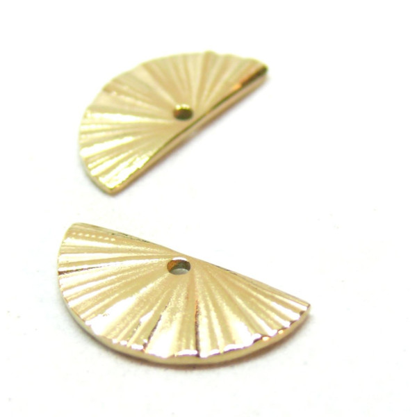 Pendentif forme Géométrique, Eventail texturé 25mm, Acier Inoxydable 304 finition Doré à l'or fin 24K, placage IONIQUE