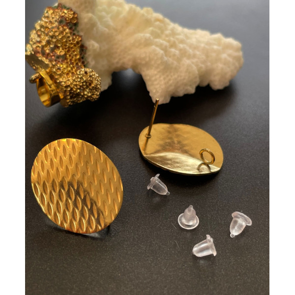 Boucles d'oreilles Puce Ovales Travaillées 20 par 16mm en Acier Inoxydable 304 finition Or 18KT avec embouts plastique