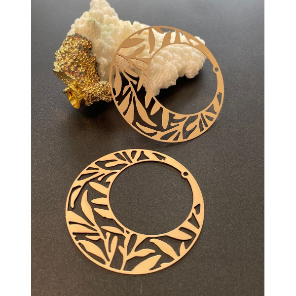 Estampes, pendentif filigrane, Feuilles dans Cercle 41mm, laiton finition Doré