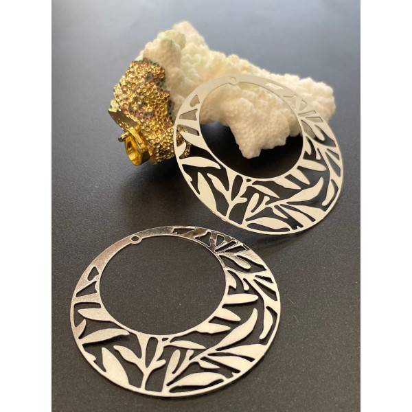 Estampes, pendentif filigrane, Feuilles dans Cercle 41mm, laiton finition Argenté