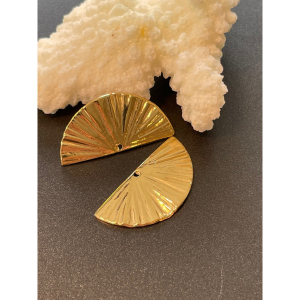 H11D17703G02 – Lot de 1 Pendentif Eventail Géométrique Texturé 25mm – Acier Inoxydable 304 Doré à l'or fin 24K IONIQUE