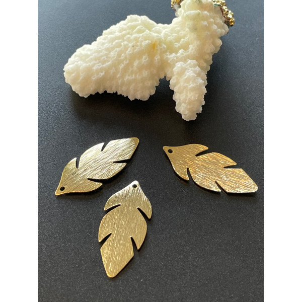 Pendentifs feuille texturée 30mm, Laiton Doré à l'or fin 24K