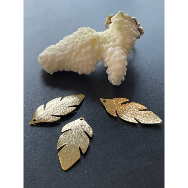 Pendentifs feuille texturée 30mm, Laiton Doré à l'or fin 24K