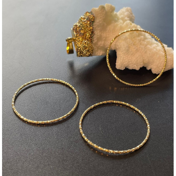 Pendentifs Rond martelé 18 mm, Laiton finition Doré à l'or fin 18K