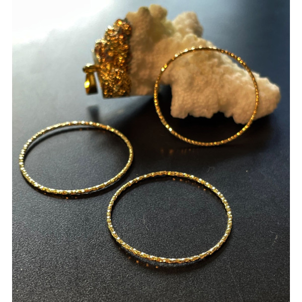 Pendentifs Rond martelé 18 mm, Laiton finition Doré à l'or fin 18K