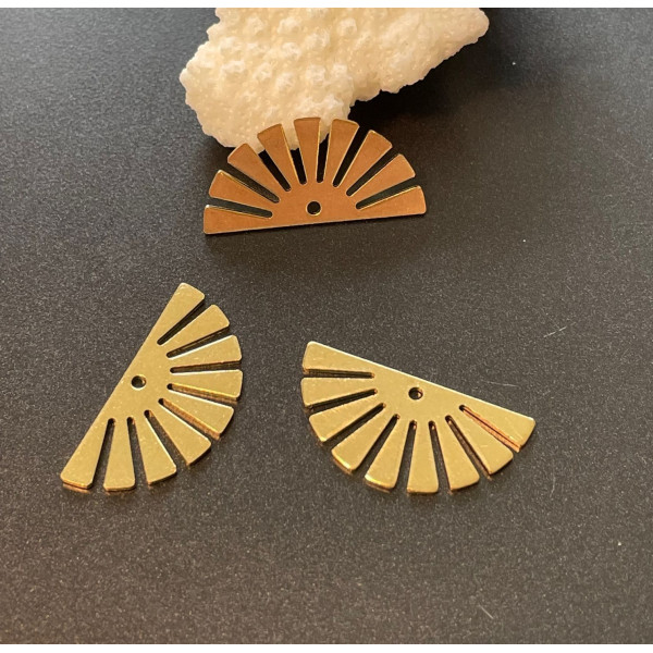 Pendentifs forme géométrique, Demi Soleil, Eventail 24mm, Laiton finition Doré