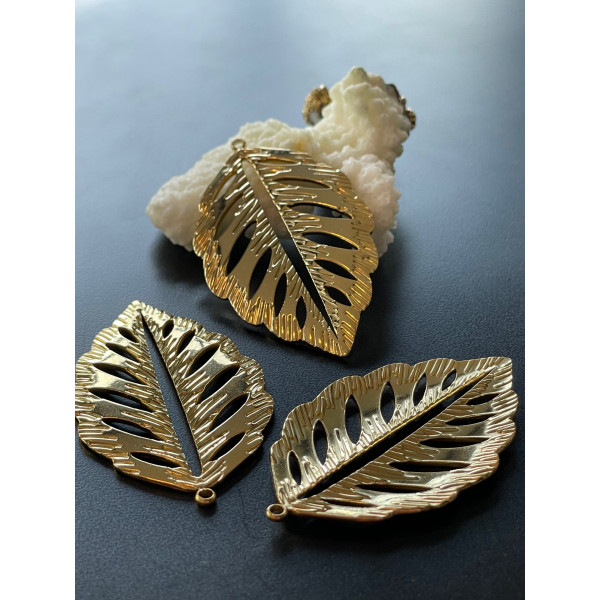 H11M11628G – Lot de 1 Pendentif Feuille 53mm – Acier Inoxydable Doré à l'or fin 18K