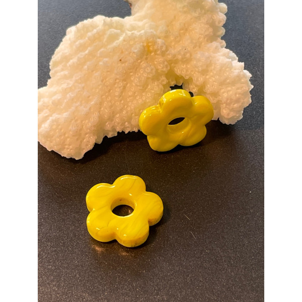 Pendentifs forme fleur 16mm, Verre coloris Jaune
