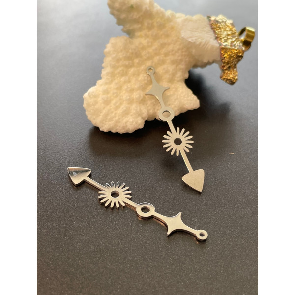 Pendentif Flèche 42 mm, Acier Inoxydable finition Argent Platine