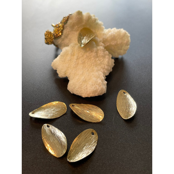 Pendentifs Pétale Texturées Brossées 18mm – Laiton Doré à l'or fin 24K