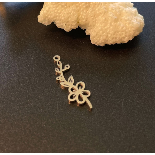 Pendentifs Fleur sur tige 20 mm, symbole mois de Mai, Acier Inoxydable 304 finition Argenté, pour bijoux raffinés