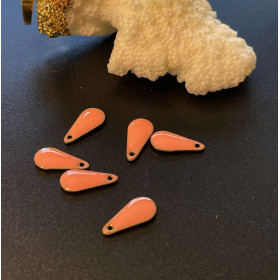 Sequins résine style émaillés Bifacen Mini Goutte 12 par 5mm, Rose sur une base en métal doré