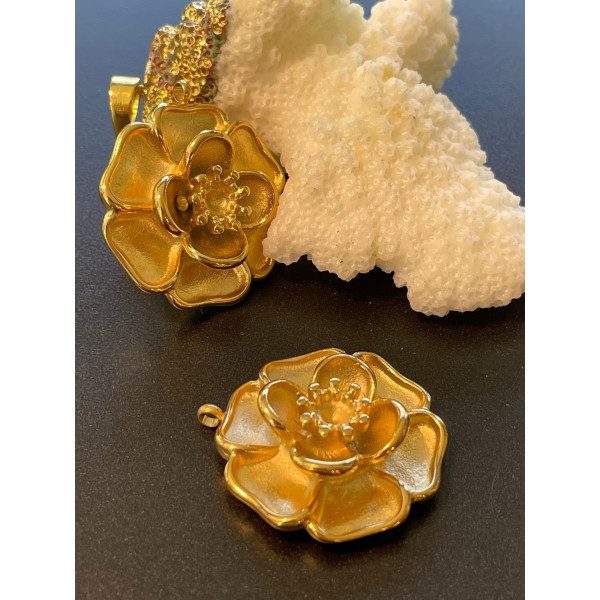 Pendentif Fleur 3D avec anneau transversale 25mm, Acier Inoxydable 304 finition Doré à l'or fin 18K, PVD