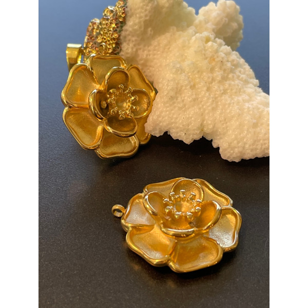 Pendentif Fleur 3D avec anneau transversale 25mm, Acier Inoxydable 304 finition Doré à l'or fin 18K, PVD