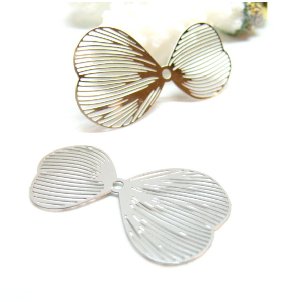 Estampes, pendentif filigrane Pétales 28 par 50mm, Acier Inoxydable finition Argenté