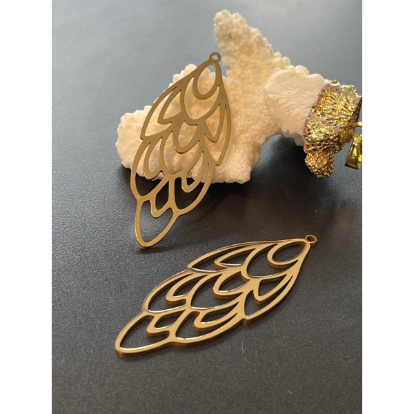 Pendentif Grande Plume Art Déco 52mm en acier Inoxydable  Placage IONIQUE finition Doré