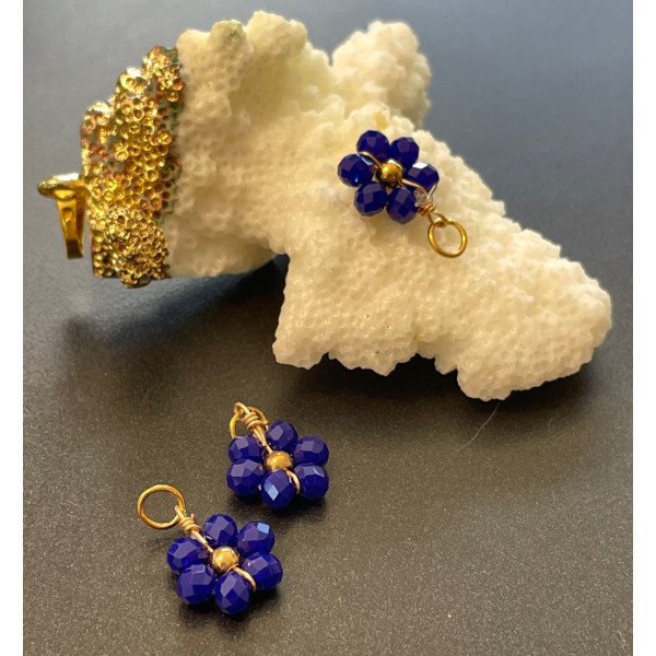 PS11863085 – Lot de 2 ou 4 Pendentifs Fleur avec perles en verre Bleu – Acier Inoxydable 304 Doré