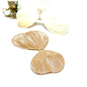 Estampes, pendentif filigrane Pétales 28 par 50mm, Acier Inoxydable finition Doré