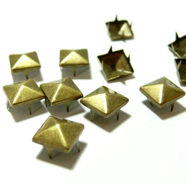Clous pyramide à griffe de 8.5 mm pour customisation, métal finition  Bronze