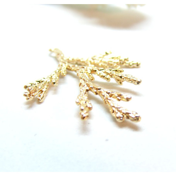 Pendentif Feuille, tige de Corail Laiton effet Texturé, finition doré à l'or fin 18K