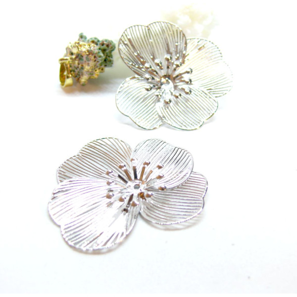 Estampes, pendentif Fleurs 3D filigrane 36mm, couleur Argenté