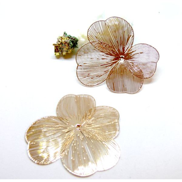 Estampes, pendentif Fleurs filigrane 50mm, couleur Doré