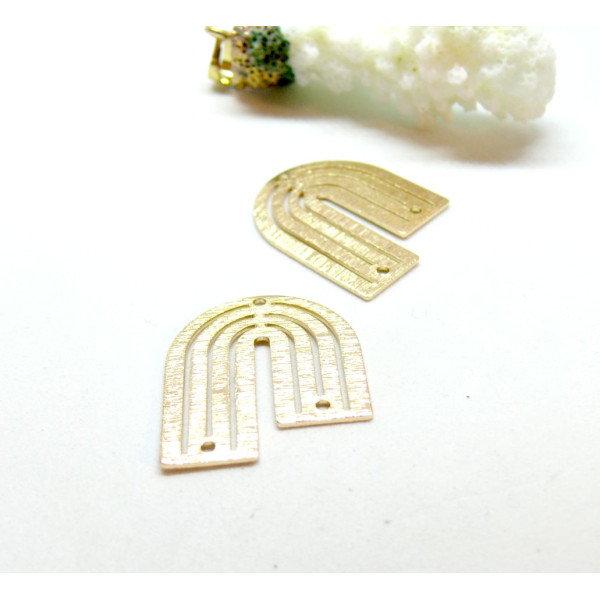 Pendentifs, multi connecteurs forme géométrique Arche 27m en Cuivre strié finition Doré 18KT  pour création de bijoux raffinés