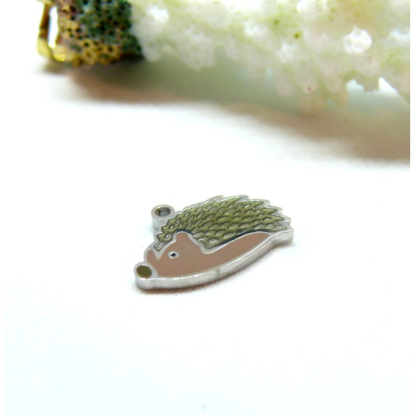 Pendentif Hérisson 16mm  en résine émaillé en acier Inoxydable 316 Placage Argenté