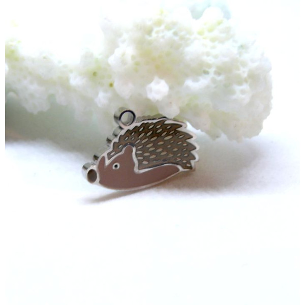Pendentif Hérisson 16mm  en résine émaillé en acier Inoxydable 316 Placage Argenté