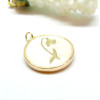 Pendentif Fleur symbole Janvier Nacre 22mm  Cuivre finition dorée à l'or fin 18KT